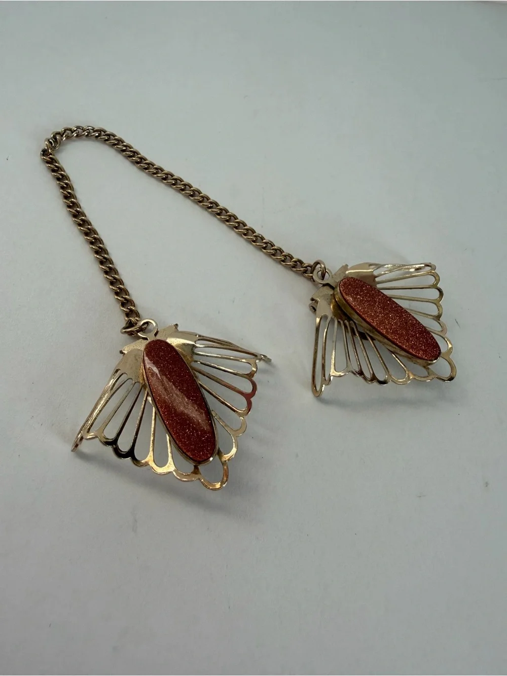 VTG 1960’s Gold Tone Sweater Chain Clip On with Gold Stone Inlay